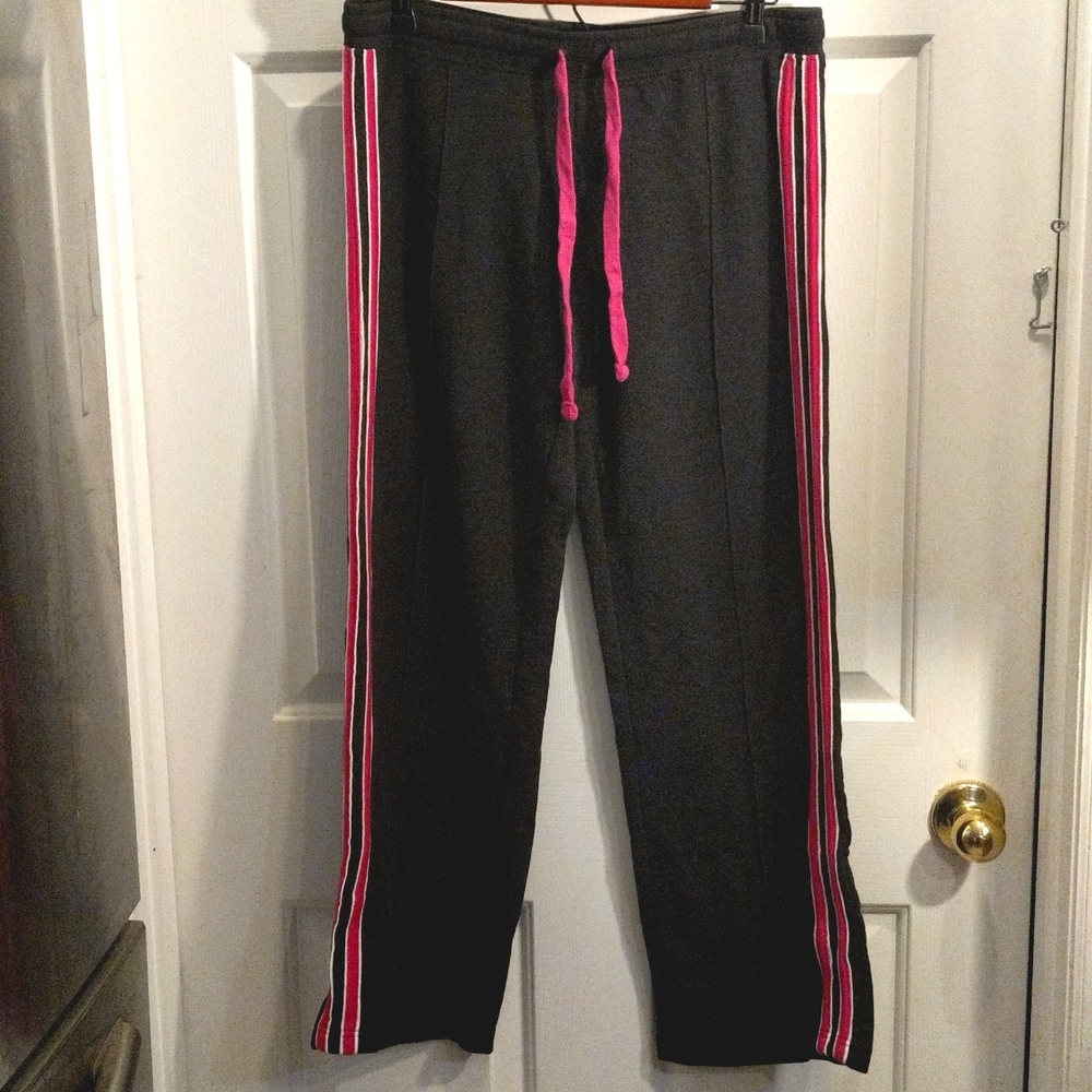 Grey jogging pants with pink and white stripe